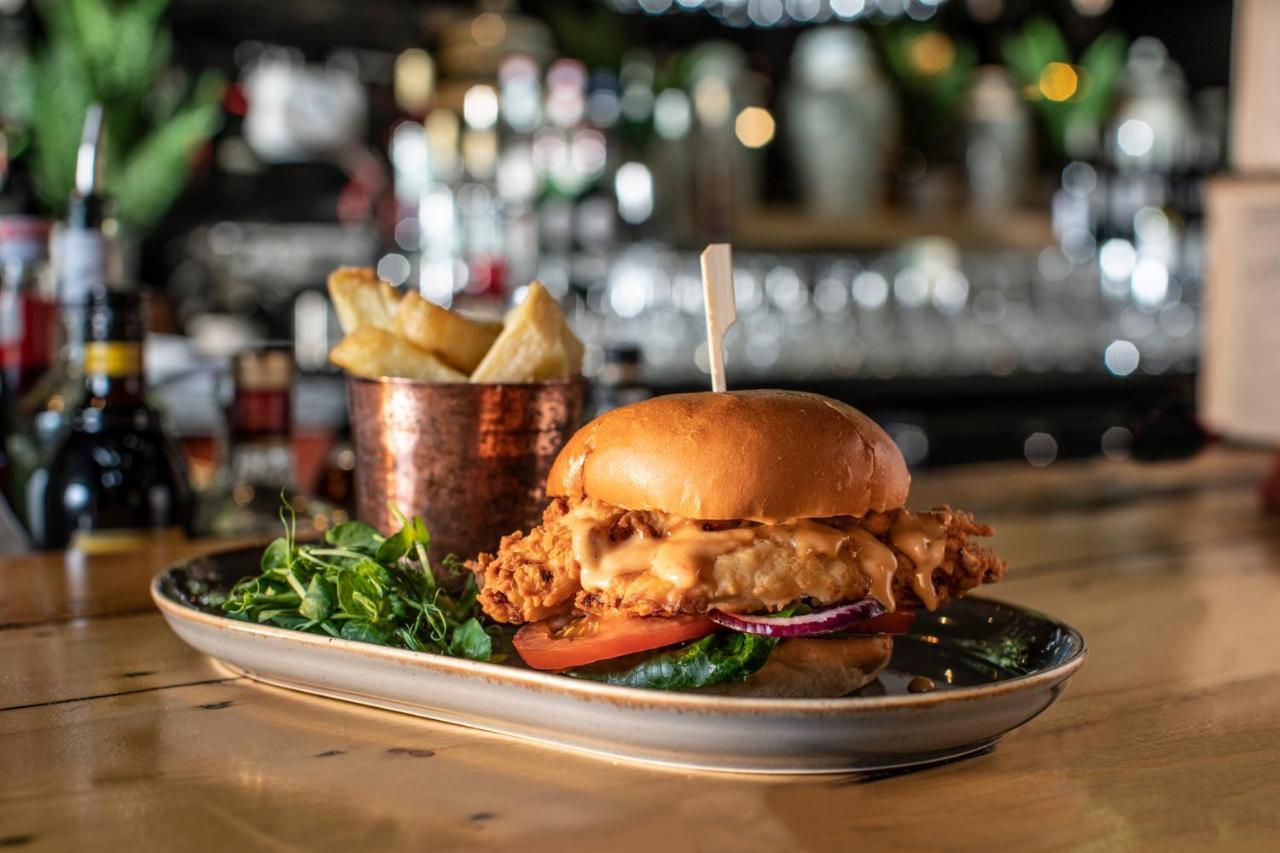 Muckross Park Hotel & Spa Kilclogherane Экстерьер фото A fried chicken sandwich